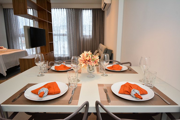 Studio com Garagem em frente a UFSC e HU - CEN009