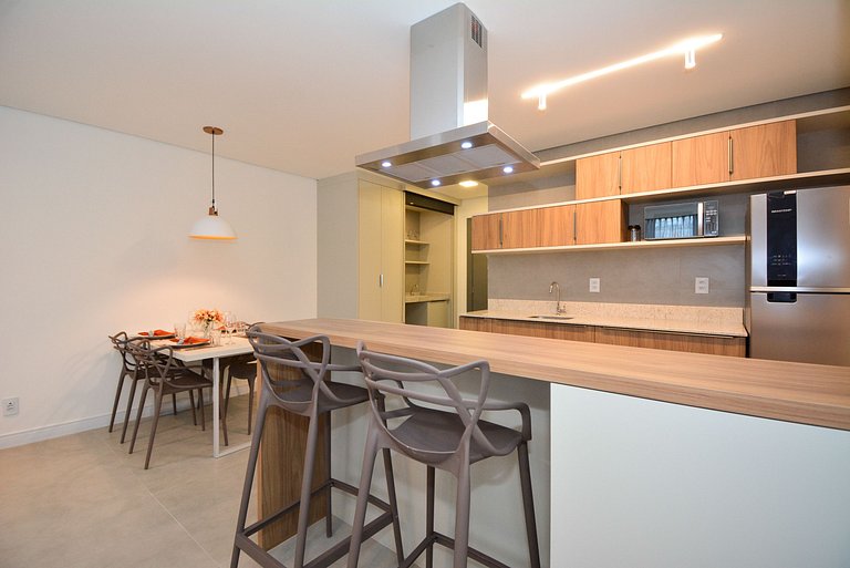 Studio com Garagem em frente a UFSC e HU - CEN009