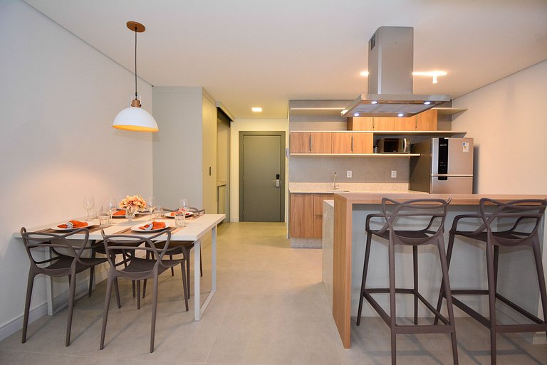 Studio com Garagem em frente a UFSC e HU - CEN009