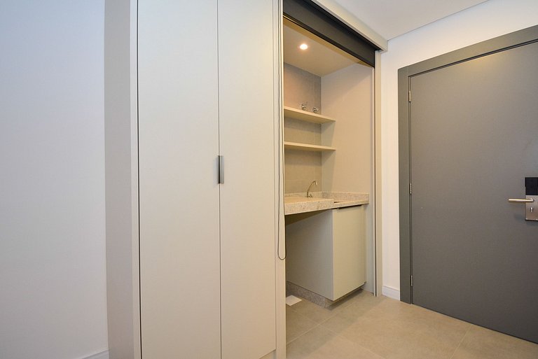 Studio com Garagem em frente a UFSC e HU - CEN009