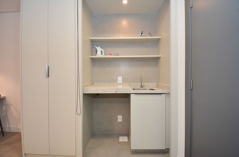 Studio com Garagem em frente a UFSC e HU - CEN009