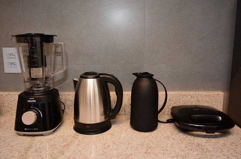 Studio com Garagem em frente a UFSC e HU - CEN009