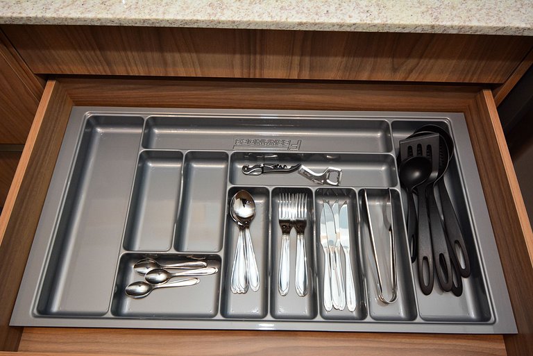 Studio com Garagem em frente a UFSC e HU - CEN009