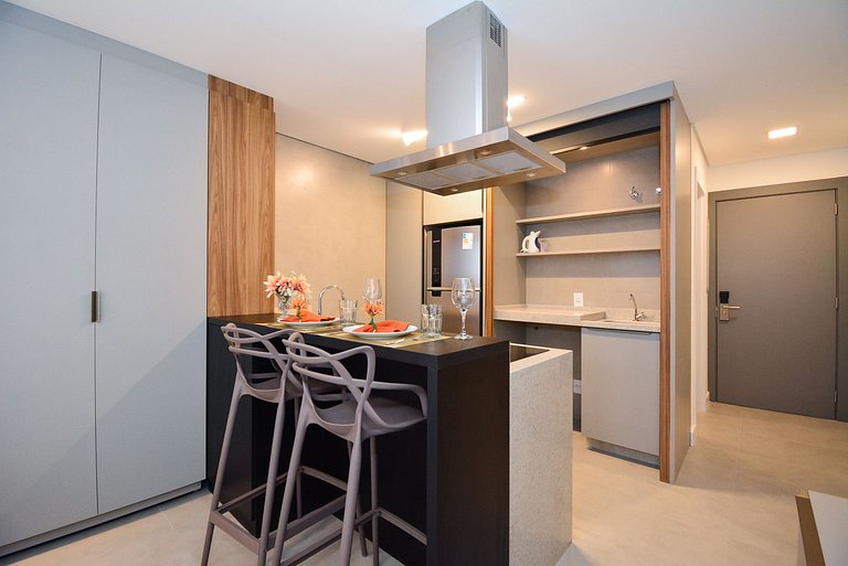 Studio com Garagem em frente a UFSC e HU - CEN009