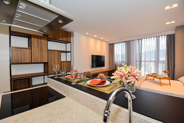 Studio com Garagem em frente a UFSC e HU - CEN009