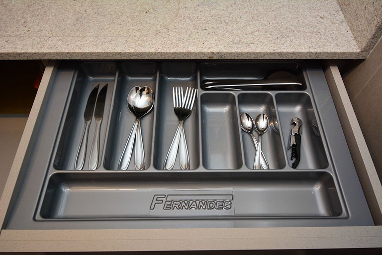 Studio com Garagem em frente a UFSC e HU - CEN009