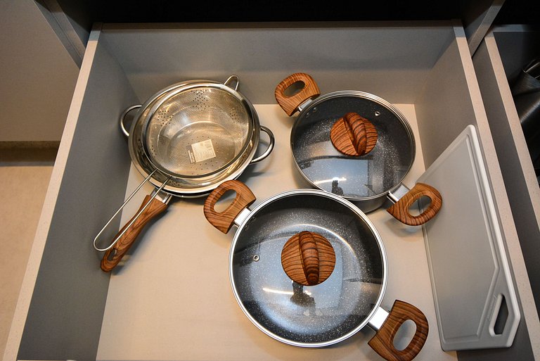 Studio com Garagem em frente a UFSC e HU - CEN009