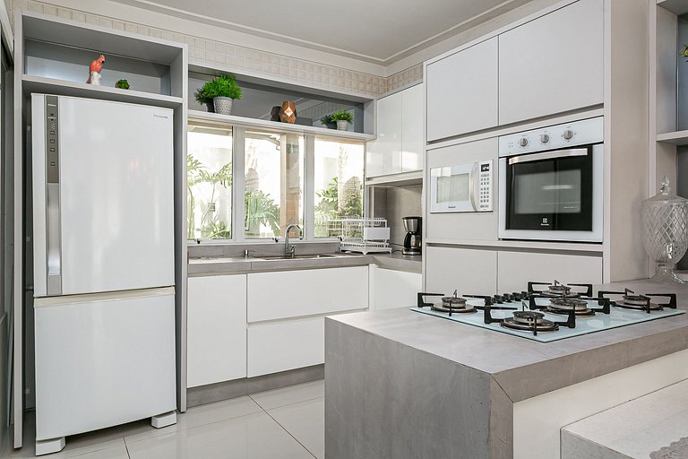 Elegante Casa com Piscina em Canasvieiras - NDI015