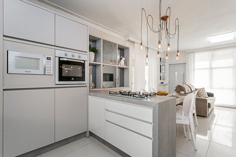 Elegante Casa com Piscina em Canasvieiras - NDI015