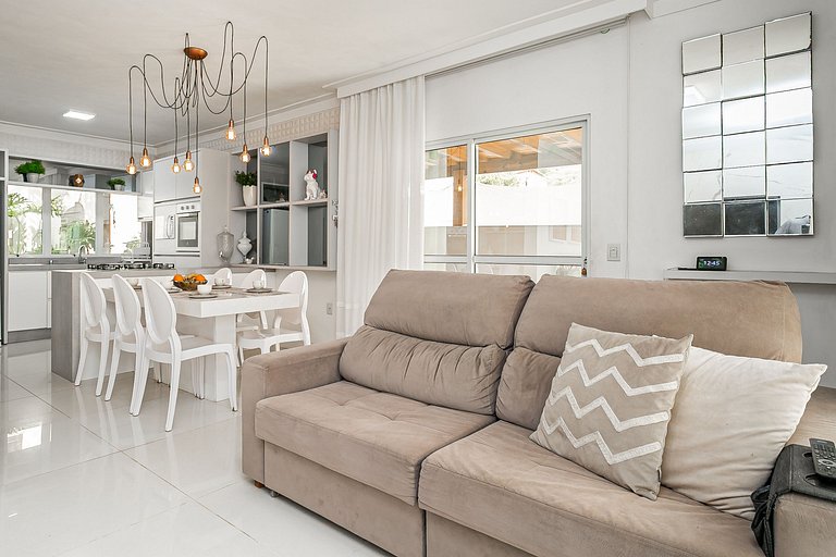 Elegante Casa com Piscina em Canasvieiras - NDI015