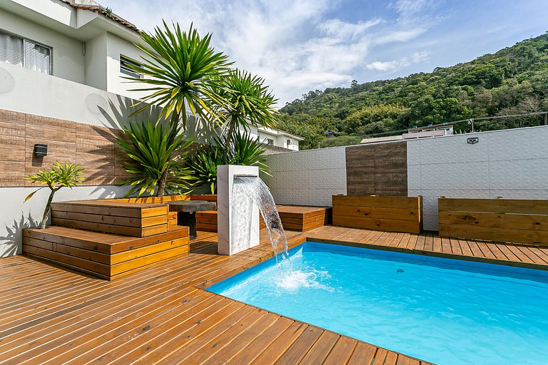 Elegante Casa com Piscina em Canasvieiras - NDI015