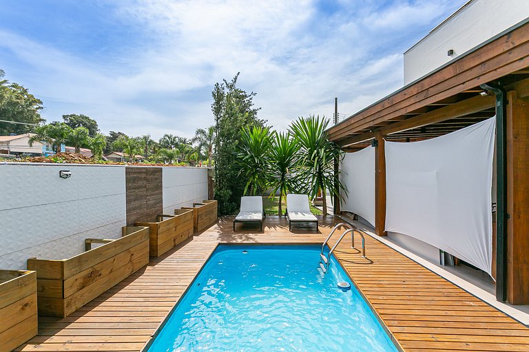 Elegante Casa com Piscina em Canasvieiras - NDI015
