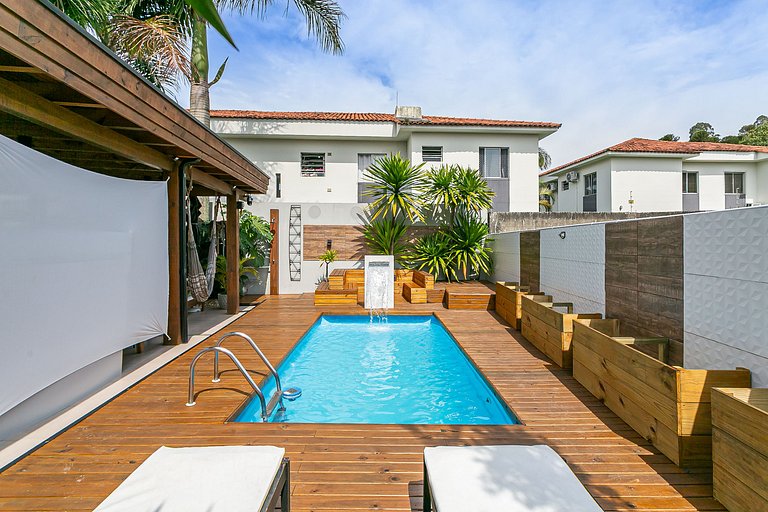 Elegante Casa com Piscina em Canasvieiras - NDI015