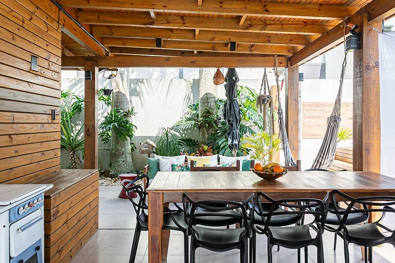 Elegante Casa com Piscina em Canasvieiras - NDI015