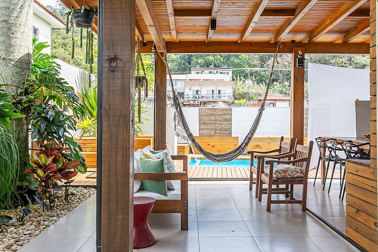 Elegante Casa com Piscina em Canasvieiras - NDI015