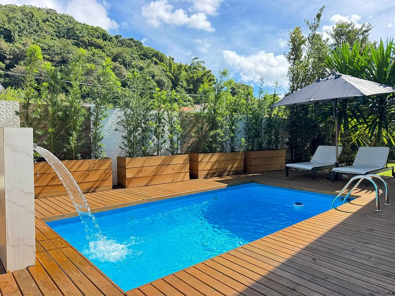 Elegante Casa com Piscina em Canasvieiras - NDI015