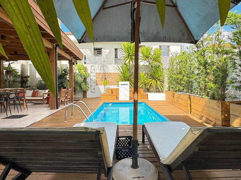 Elegante Casa com Piscina em Canasvieiras - NDI015