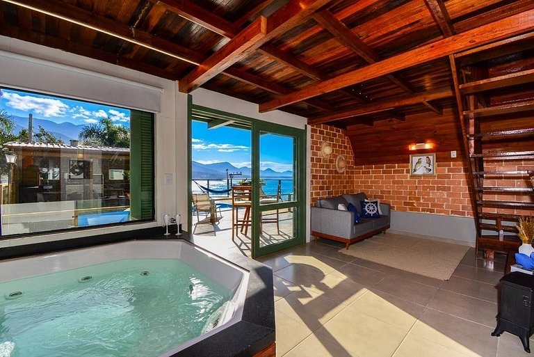 Chalé com Jacuzzi e Vista Mar - PLH007