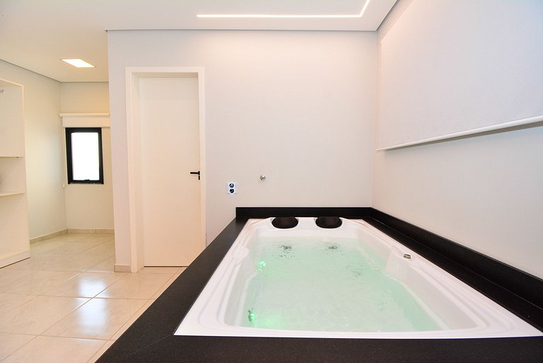 Casa com Piscina, Vista Mar e Hidromassagem PLH008