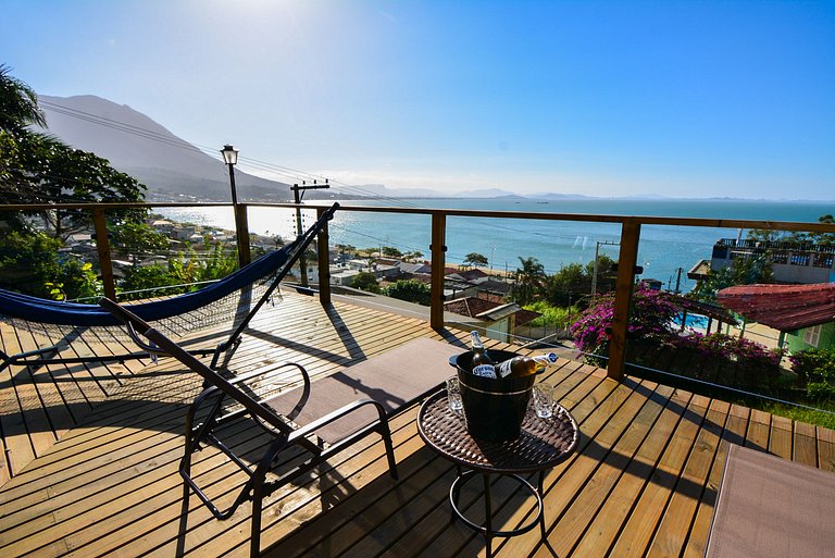 Casa com Piscina, Vista Mar e Hidromassagem PLH008