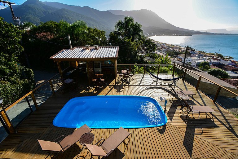 Casa com Piscina, Vista Mar e Hidromassagem PLH008