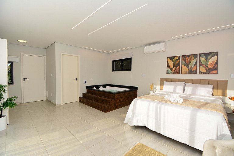Casa Exclusiva com Piscina e Vista Mar - PLH009