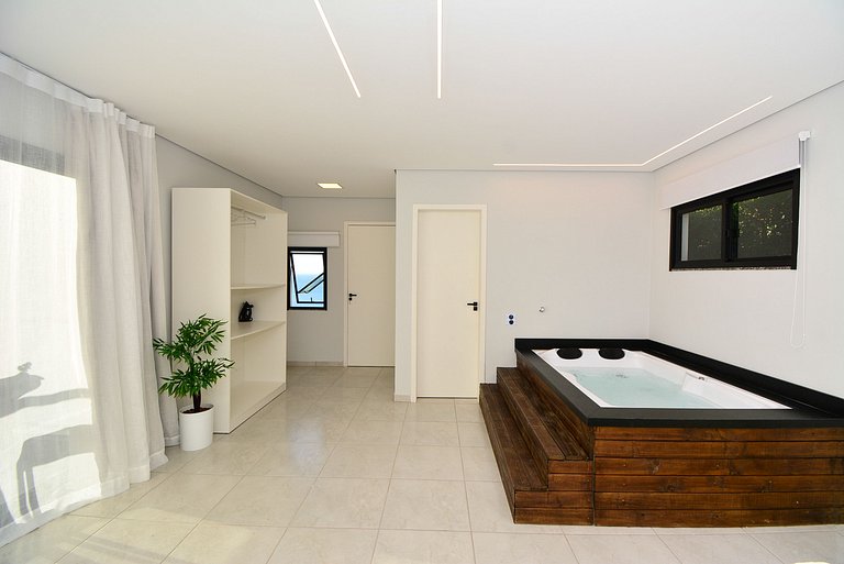 Casa Exclusiva com Piscina e Vista Mar - PLH009