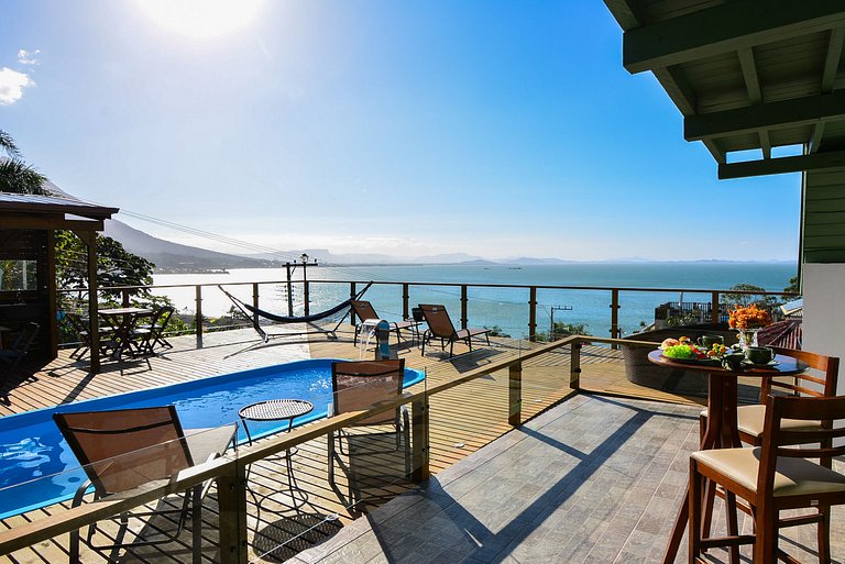 Casa Exclusiva com Piscina e Vista Mar - PLH009