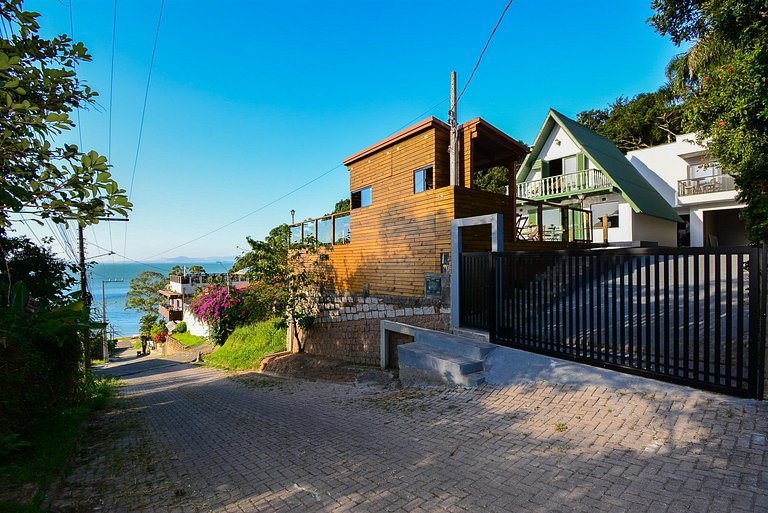 Casa Exclusiva com Piscina e Vista Mar - PLH009