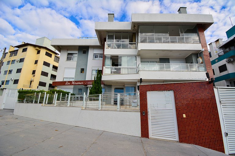 Apartamento a poucos passos da Praia dos Ingleses