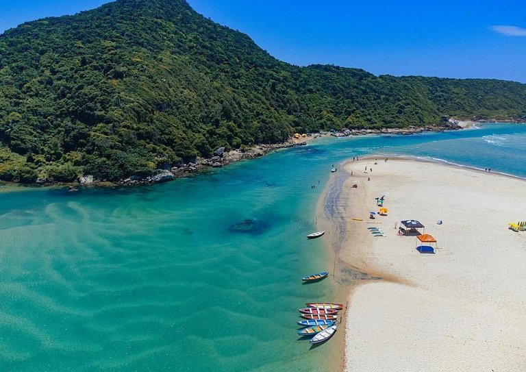 Casa c/ Piscina a 250m da Praia da Pinheira PLH006