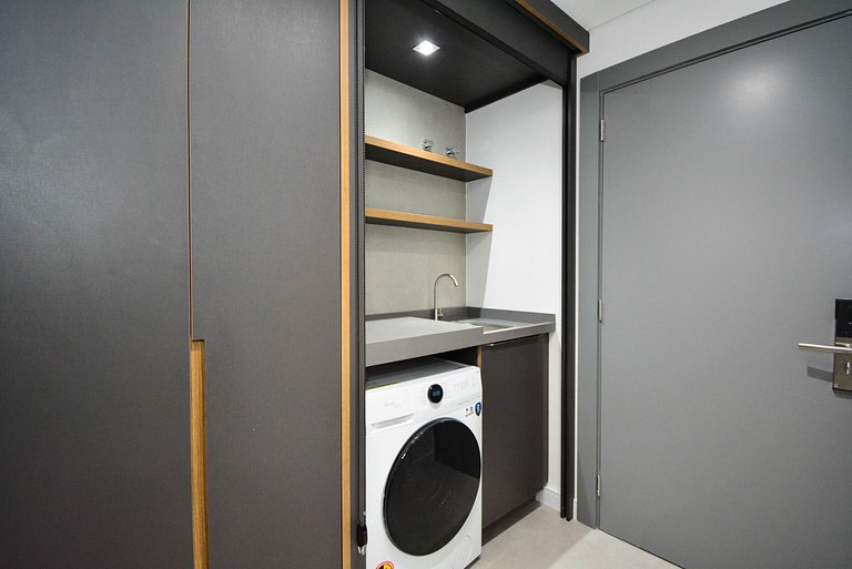 Studio com garagem em frente a UFSC e HU - 215R